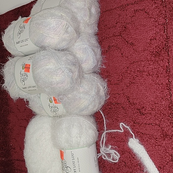 Baby Bee Baby Lou Lou Net Wt 3.5 Oz, 259 Yards Skeins 2 White 5 Hugs&Kiss - Picture 2 of 16